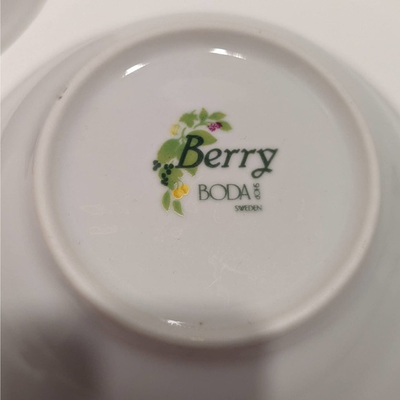 Boda Shop Sweden Berry Fruit Bowls Set of 2, Harvest Autumn Fall Country Cottage - Picture 3 of 12